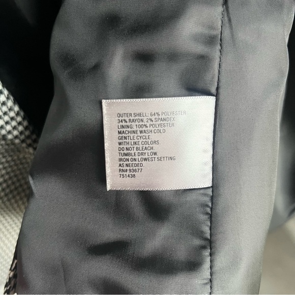 Worthington Black and White Houndstooth Blazer Tailored Fit - Size 10P - Picture 4 of 4